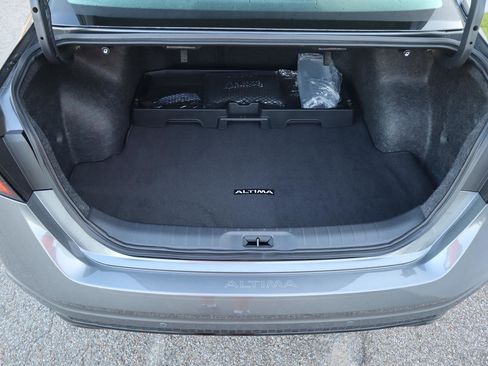 Used 2025 Nissan Altima 2.5 SR w/ SR Premium Package image 37