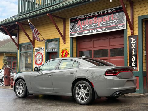 Used 2017 Dodge Charger SXT w/ AWD Premium Group image 7