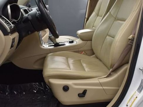 Used 2017 Jeep Grand Cherokee Limited w/ Luxury Group II image 9