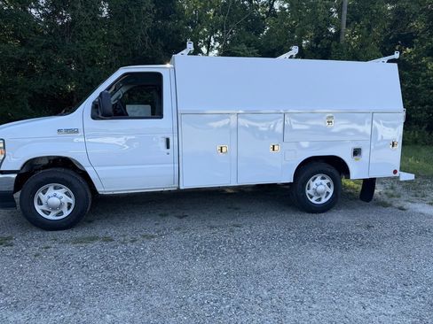 New 2026 Ford E-350 and Econoline 350 Super Duty w/ Power Equipment Group RWD image 4