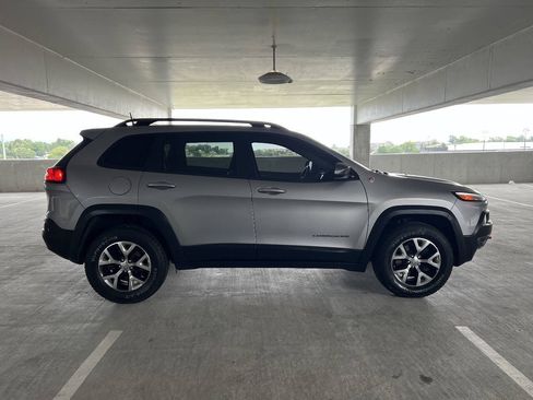 Used 2016 Jeep Cherokee Trailhawk AWD/4WD image 12