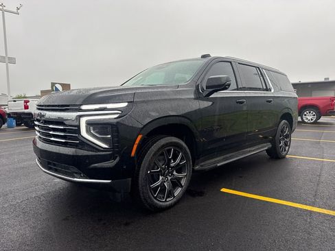 New 2026 Chevrolet Suburban LT w/ Comfort Package AWD/4WD image 4