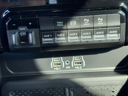 New 2026 RAM 3500 Big Horn AWD/4WD image 19