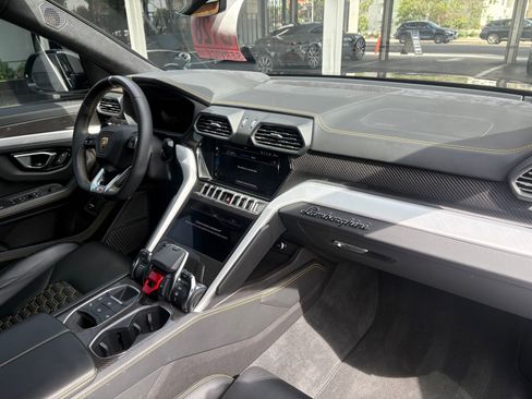 Used 2021 Lamborghini Urus AWD/4WD image 3