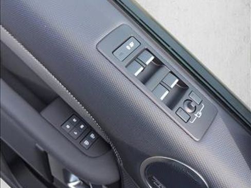 Certified 2024 Land Rover Discovery Dynamic SE image 20