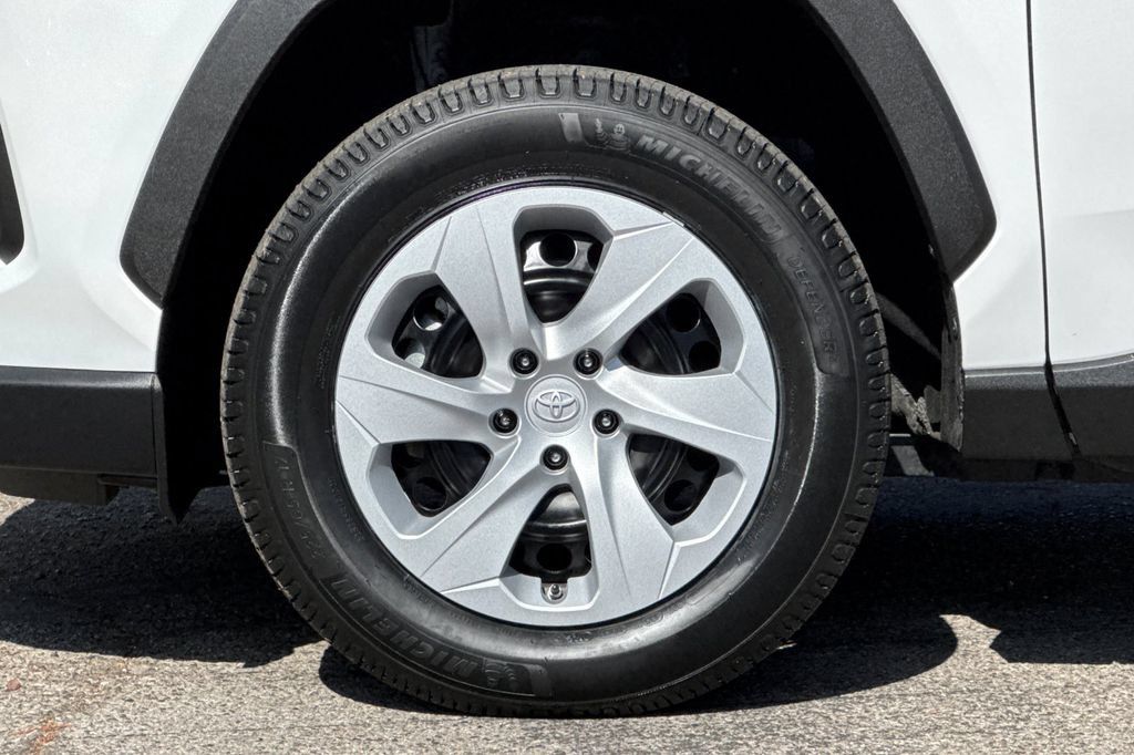 Certified 2023 Toyota RAV4 LE FWD image 24