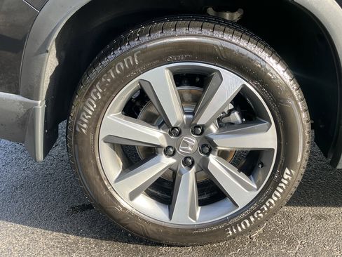 Used 2025 Honda Pilot Elite image 13