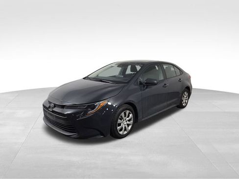 Used 2023 Toyota Corolla LE image 2