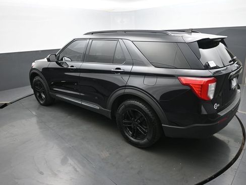 Used 2021 Ford Explorer XLT w/ Equipment Group 202A AWD/4WD image 15