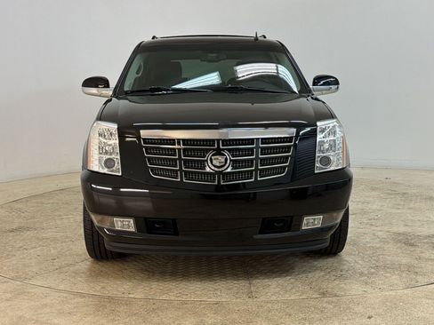 Used 2011 Cadillac Escalade Luxury AWD/4WD image 6