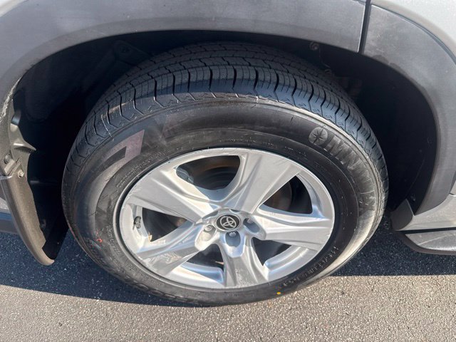 Used 2023 Toyota Highlander LE FWD image 15