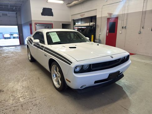 Used 2010 Dodge Challenger R/T image 1