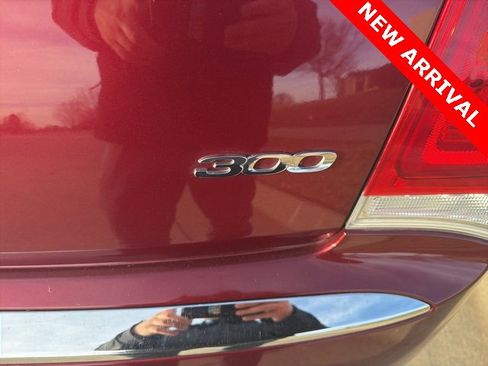 Used 2019 Chrysler 300 Limited image 3