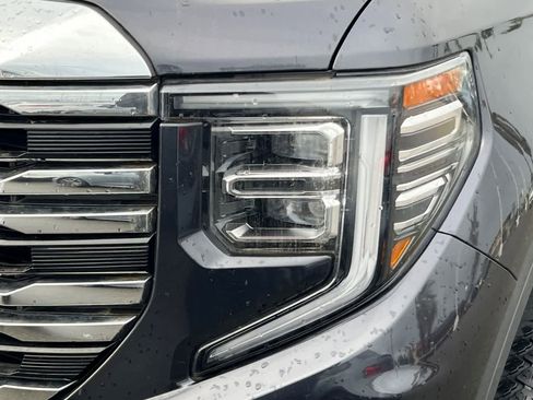 Used 2022 GMC Sierra 1500 SLT w/ SLT Premium Package image 11