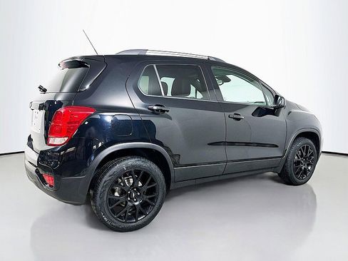 Used 2022 Chevrolet Trax LT w/ Midnight Edition image 7
