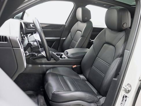 Used 2021 Porsche Cayenne S image 27