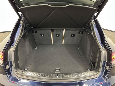 Used 2023 Porsche Macan AWD/4WD image 36