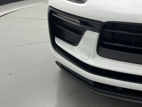 Used 2025 Porsche Macan image 44