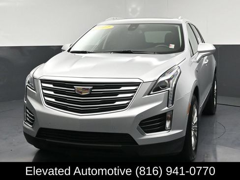 Used 2017 Cadillac XT5 Luxury w/ Driver Awareness Package FWD image 3