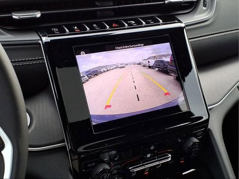 New 2025 Jeep Grand Cherokee Altitude AWD/4WD image 21