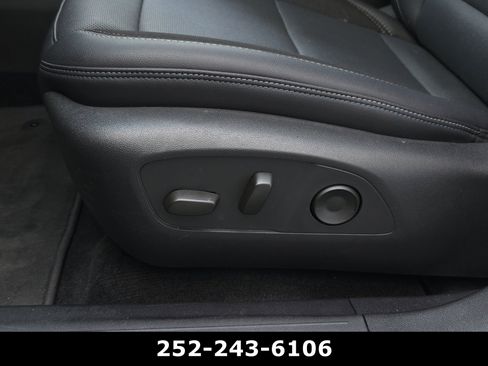 Used 2025 Chevrolet Equinox EV LT w/ Convenience Package FWD image 11