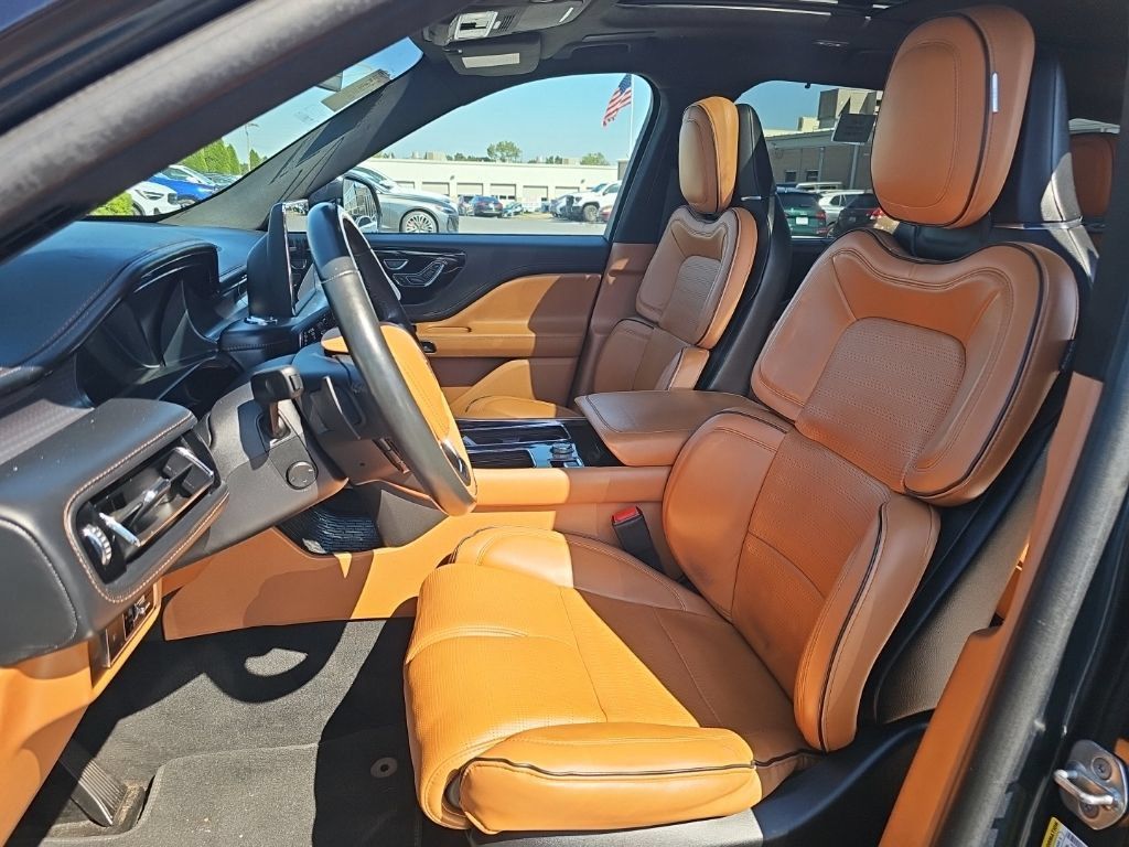 Used 2023 Lincoln Aviator Black Label w/ Dynamic Handling Package AWD/4WD image 3