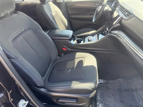 Certified 2023 Jeep Grand Cherokee Laredo AWD/4WD image 29