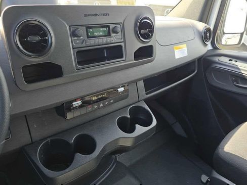 Used 2025 Mercedes-Benz Sprinter 2500 image 37