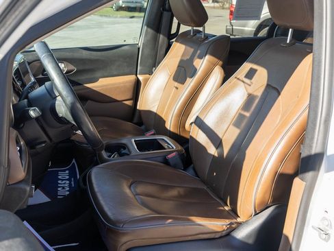 Used 2018 Chrysler Pacifica Limited w/ Tire & Wheel Group image 26