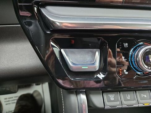 New 2026 GMC Sierra 2500 Denali Ultimate w/ LPO, Black Badging Package image 21