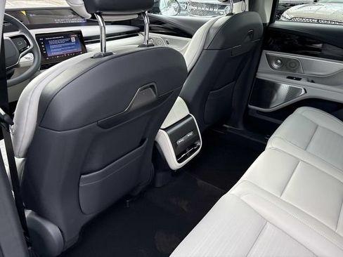 New 2026 Lincoln Nautilus Reserve AWD/4WD image 17