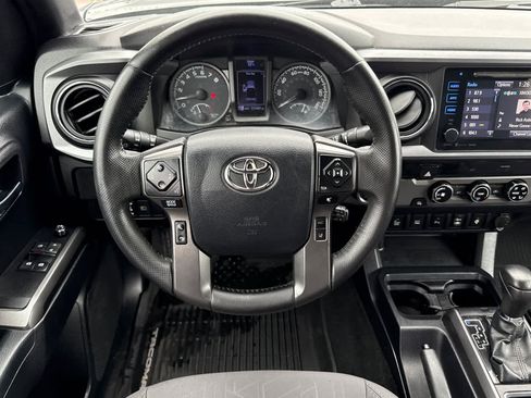 Used 2018 Toyota Tacoma TRD Sport w/ Technology Package RWD image 15
