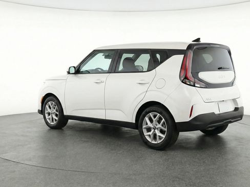 Used 2025 Kia Soul LX w/ LX Technology Package FWD image 6