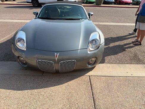 Used 2006 Pontiac Solstice Convertible w/ Premium Package RWD image 2