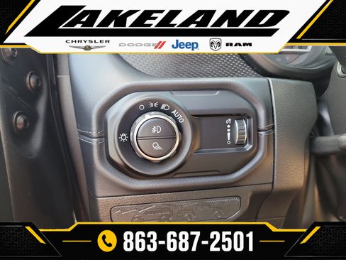 Used 2024 Jeep Gladiator Rubicon w/ Technology Group AWD/4WD image 31