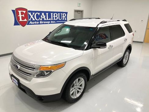 Used 2014 Ford Explorer XLT w/ Equipment Group 201A image 2
