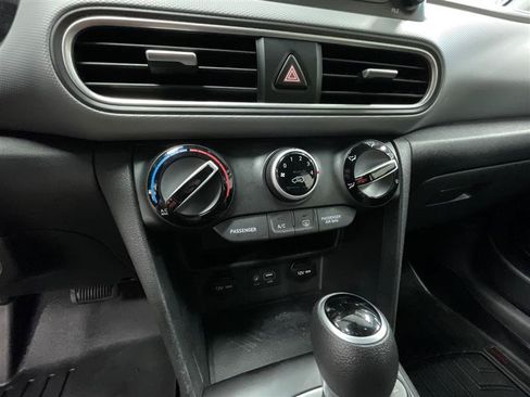 Used 2018 Hyundai Kona SE AWD/4WD image 16