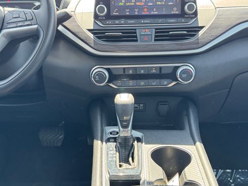 Used 2025 Nissan Altima 2.5 SV FWD image 20