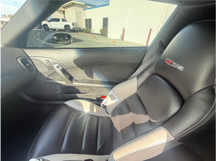 Used 2006 Chevrolet Corvette Z06 w/ Preferred Equipment Group RWD image 29