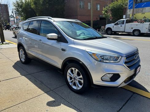 Used 2017 Ford Escape Titanium image 3