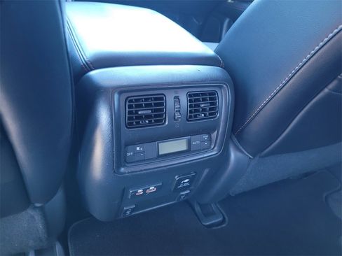 Used 2020 Nissan Pathfinder SL image 9