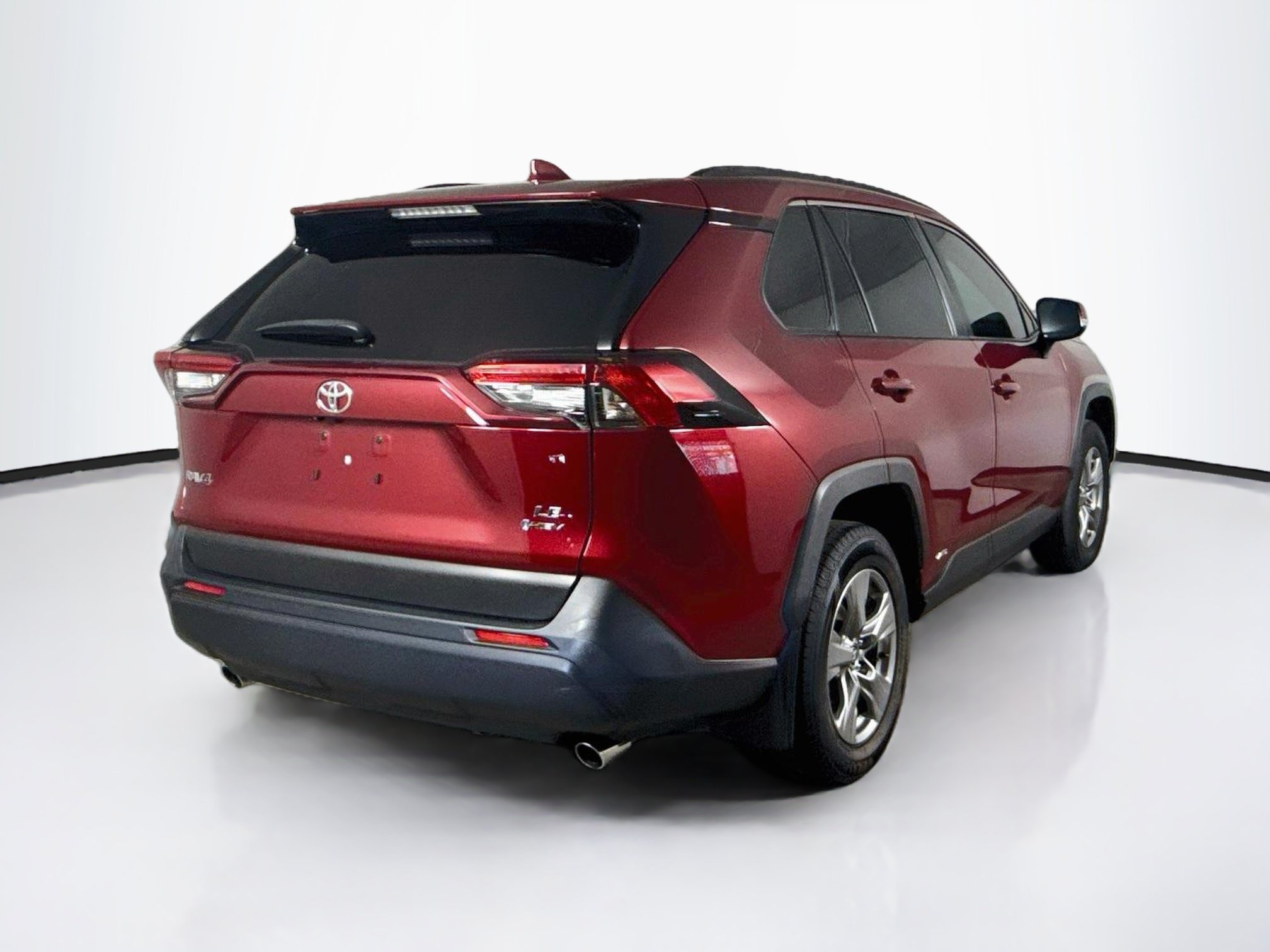 Used 2025 Toyota RAV4 LE AWD/4WD image 3