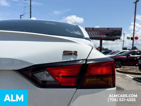 Used 2024 Nissan Altima 2.5 SR FWD image 9