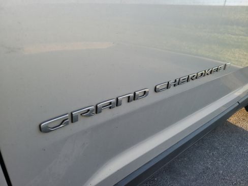Used 2022 Jeep Grand Cherokee Limited RWD image 9