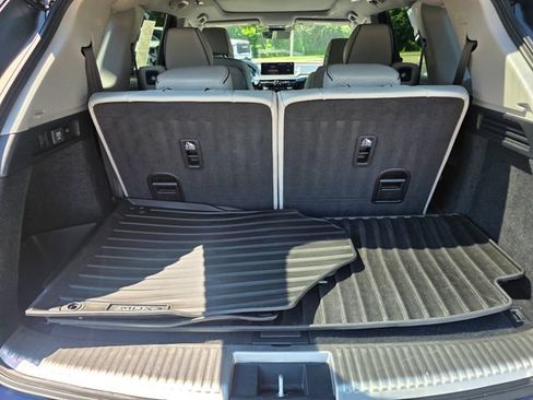 Used 2023 Acura MDX SH-AWD w/ Advance Package image 19