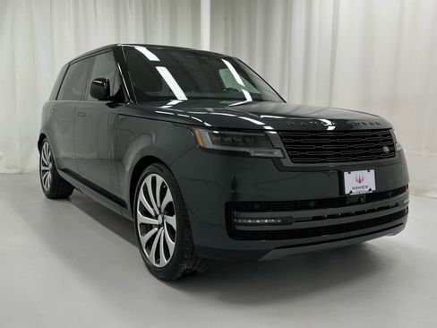 Used 2025 Land Rover Range Rover Long Wheelbase SE image 2