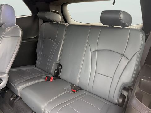 Used 2024 Buick Enclave Premium image 17