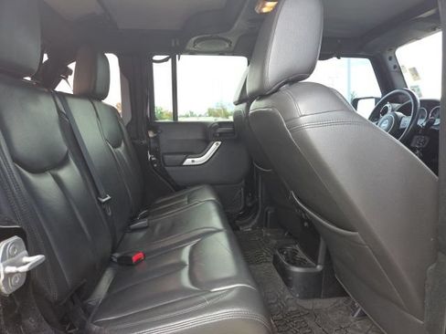 Used 2014 Jeep Wrangler Unlimited Rubicon w/ Connectivity Group AWD/4WD image 18