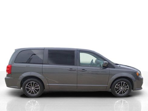 Used 2019 Dodge Grand Caravan GT FWD image 4