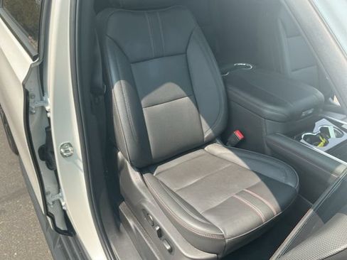 Used 2025 Chevrolet Suburban RST w/ Comfort Package AWD/4WD image 23